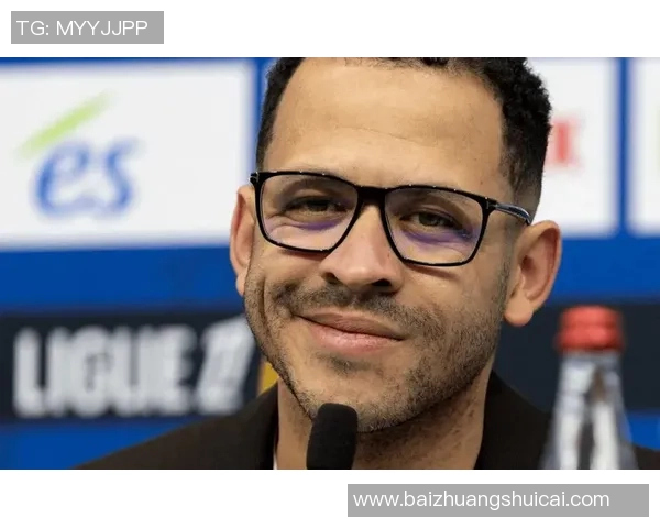 足球明星眼镜框的时尚潮流与运动风格完美结合的魅力解析